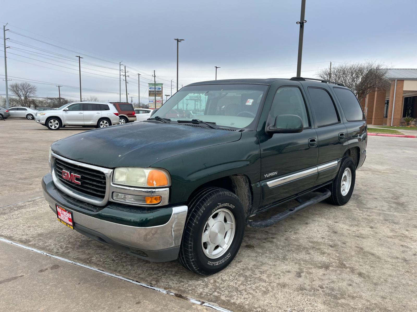 2004 green /TAN GMC Yukon 2WD (1GKEC13V94R) with an 4.8L V8 OHV 16V engine, 4-Speed Automatic Overdrive transmission, located at 14700 Tomball Parkway 249, Houston, TX, 77086, (281) 444-2200, 29.928619, -95.504074 - Photo #2